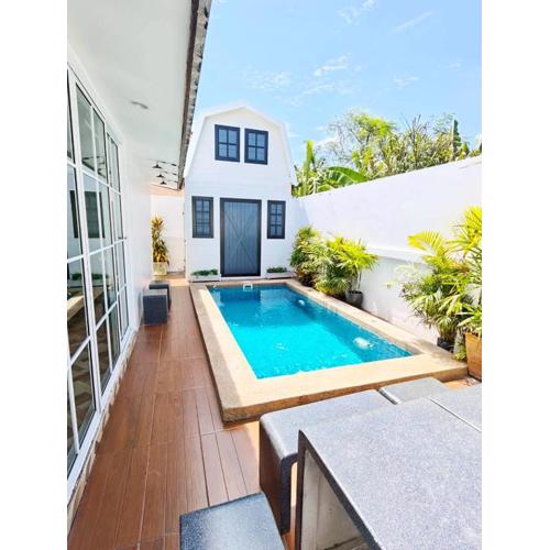 Canary Pool Villa Bangsaen