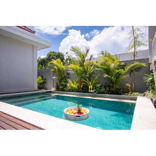 CANGGU - 3BDR Villa with Private Pool and Rooftop and Ricefield View