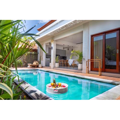 Canggu Bliss - 2BDR with Private Pool, Best Place by walking