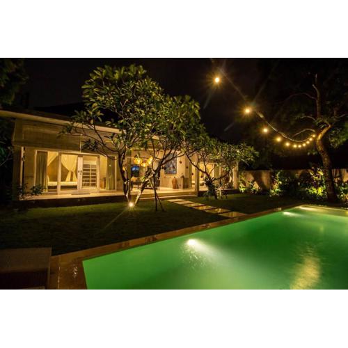 Canggu garden family villa, short walk to the Beach