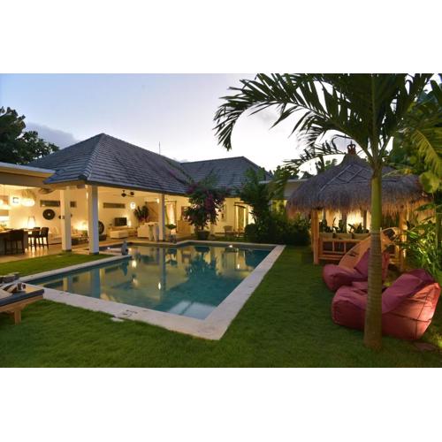 Canggu Oasis 4BR Villa with Huge Pool & Lush Garden