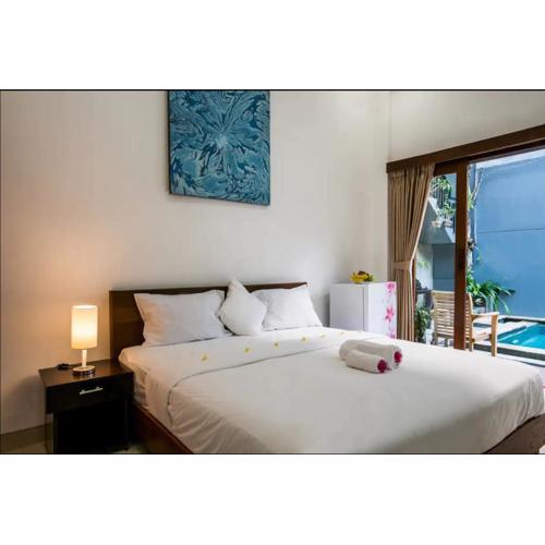 Canggu Ocean House/Pink. By walk to the beach!