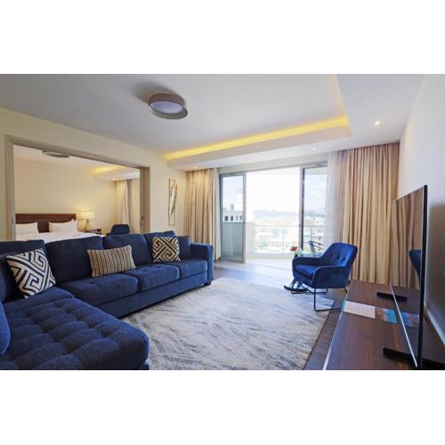 Capital M Blue Saphire Line 1 Bed by YourHost