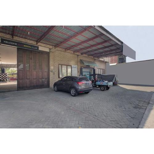 Capital O 3198 Sukomanunggal Inn