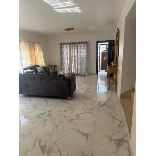 Casa amplia 2 plantas - Parking Privado