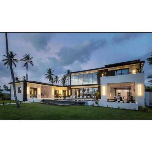 Casa black and white frente al mar