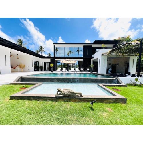 Casa B&W, Villa luxueuse Exceptionnelle, 8 personnes, à 1 min de la plage