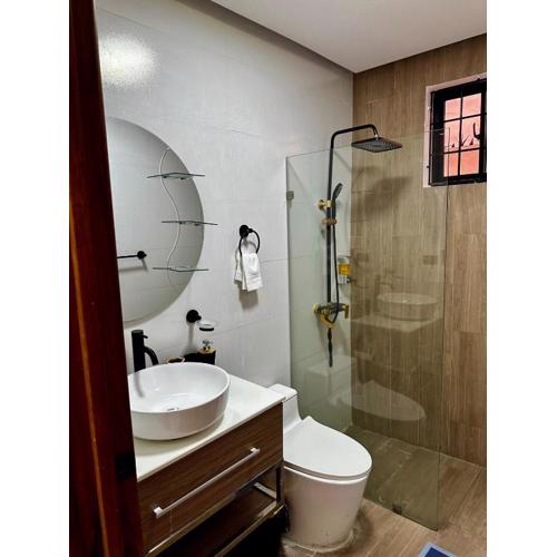 casa con piscina cerca de la playa Caleta 8 mnt de casa de campo Residencial los garcia la romana