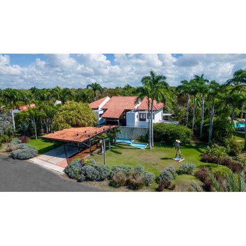 Casa de Campo 4-BR Retreat: Pool, Jacuzzi, Sauna, Chef & Maid