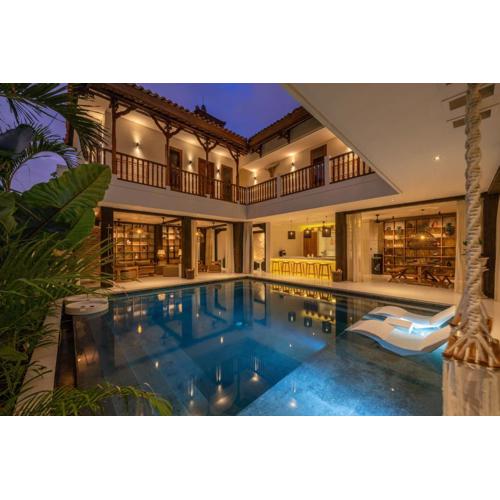 Casa Galicia - Spacious Central 7BR Villa, Pool & Sunset Rooftop