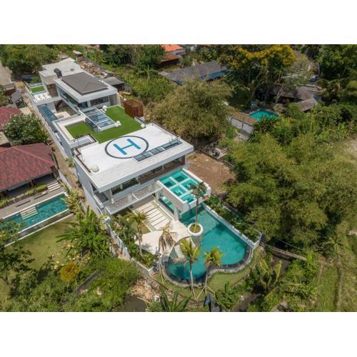 Casa Infinito - Resort Style 8 Bedroom Villa in Canggu