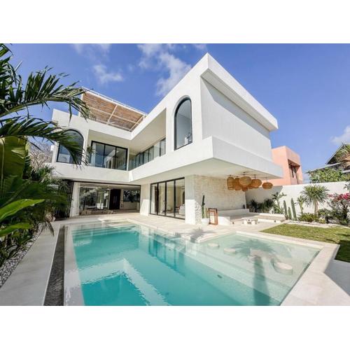 Casa JOMO 5 Bedroom Luxury Seaview Villa with Kids Playroom, Bingin