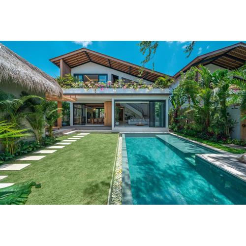 Casa Kameelya - Modern Tropical 4BR Villa in Central Canggu