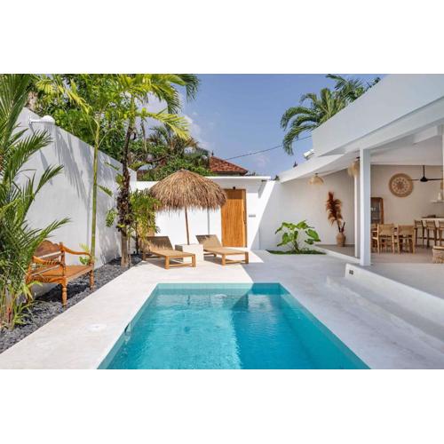 Casa Kokoon - NEW Bright & Quiet 2BR Mertanadi Seminyak with Private Pool and Parking