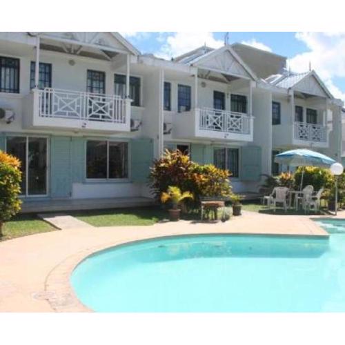 Casa Marina- Flic en Flac - Beach is right in front of the Villa-Just cross the road