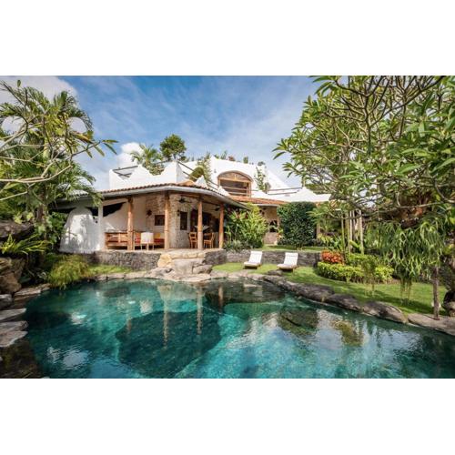 Casa Mila - 4 BR Luxury Family Villa 5 Min from Canggu Beach - Bali