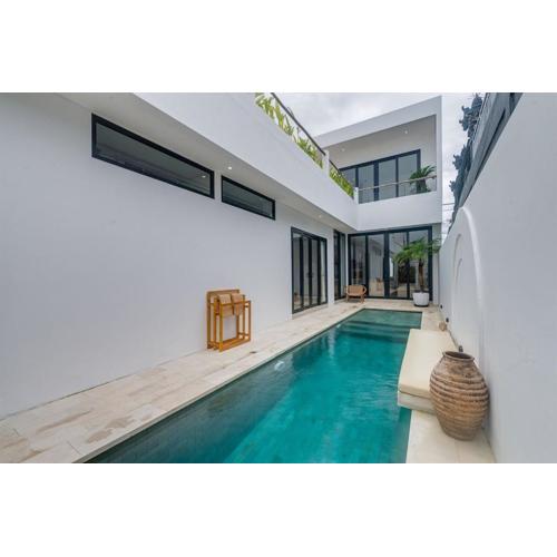 Casa Moda, Chic 3-Bedroom Villa Near Kedungu Beach