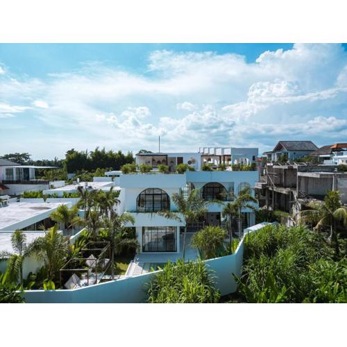 Casa Petak 11 - Luxury Haven with Jacuzzi, Rooftop & Tropical Vibes in Pererenan