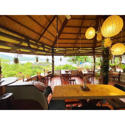 Casa Rosa Inn and Restaurant