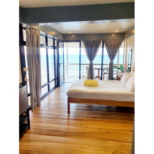 Casita Del Mar Palawan - Beachfront Room