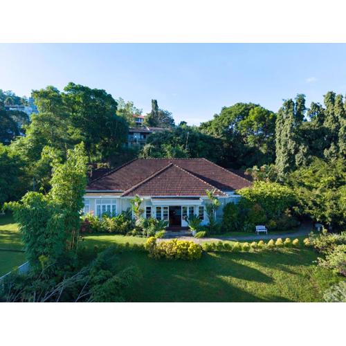 Castle Hill Bungalow by Seven Angels