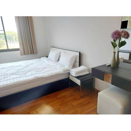 Cat Mama Penthouse Vtwin building A