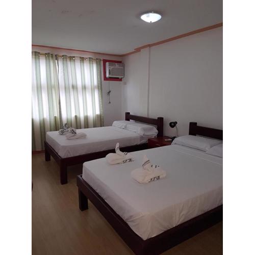 Catalina`s Inn family room