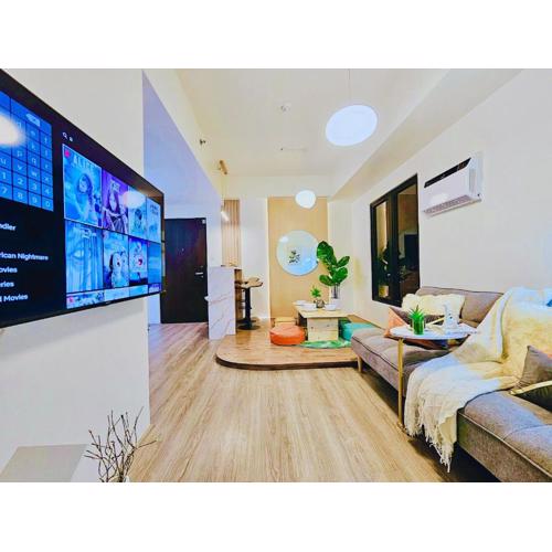 Cebu City SPACIOUS 1BR Condo HighView IT Park with POOL and NETFLIX