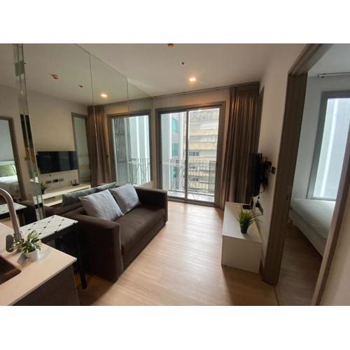 Ceil by Sansiri BTS Ekamai Shuttle to BTS Ekamai , Gateway mall , Major Cineplex mid city. Great place to explore bangkok