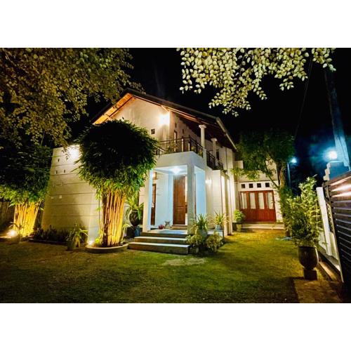 Cenreeza Airport Villa