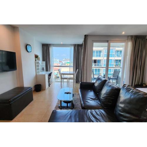 Centara Avenue pool view B72