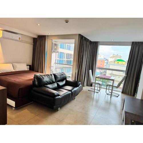 Centara avenue studio room poolview 6th floor