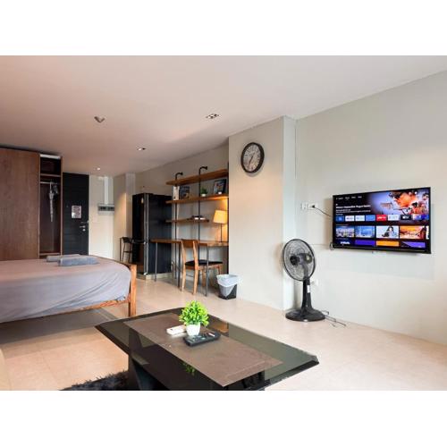Central 1BR 50sqm BTS Walk Food & Night Market