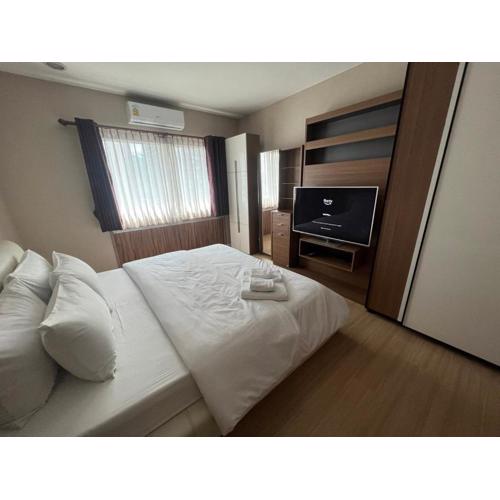 Central 2BR 3 min walk from BTS Ploen Chit