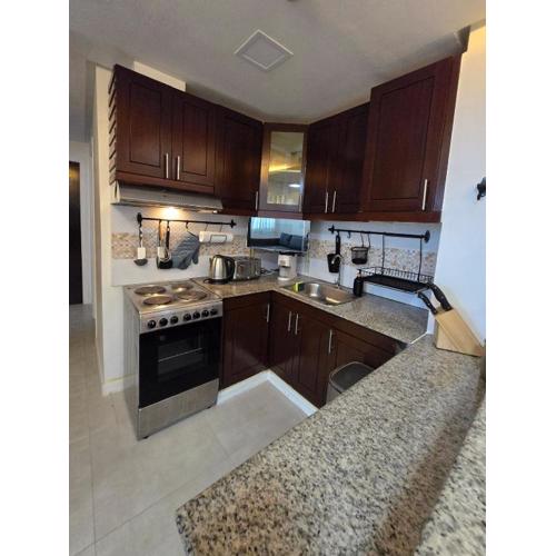 Central BGC - Spacious Modern 2 bedrooms 2 bathrooms with Balcony