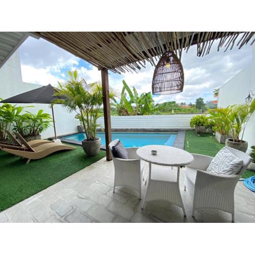 Central Canggu Pool Villa with spectacular rice field views