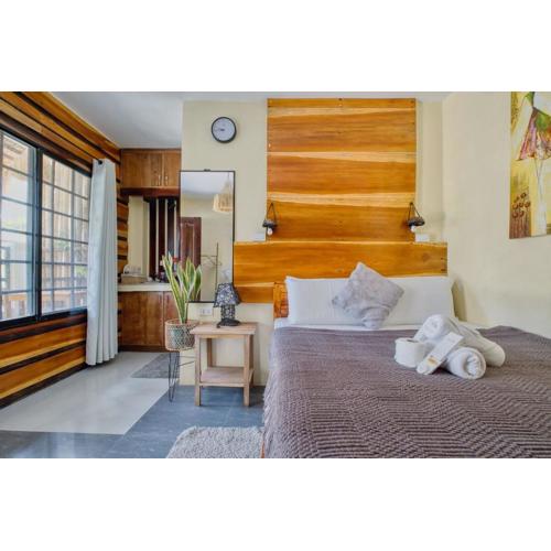 Central Cozy Bungalow 2 with AC and WIFI 5 min to Beach