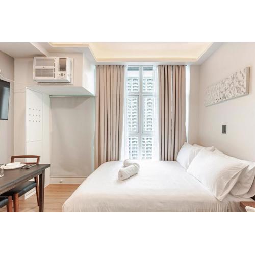 Central Modern Cosy Condo in Makati - The Linear Suite