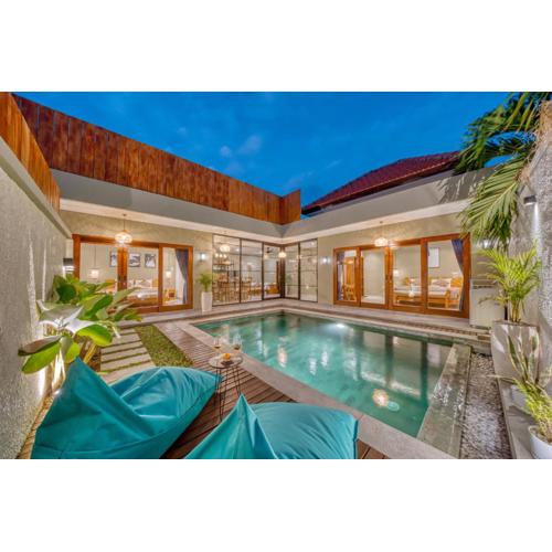 Central Umalas Villa with Pool & Bathtubs