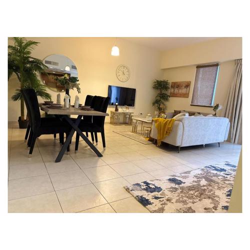 Centrally Located in Business Bay - Huge 1 Bedroom Hall in Executive Towers