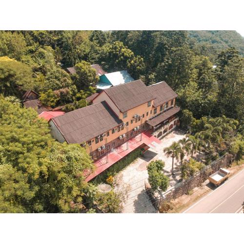 Centro Bajo Hotel & Resto