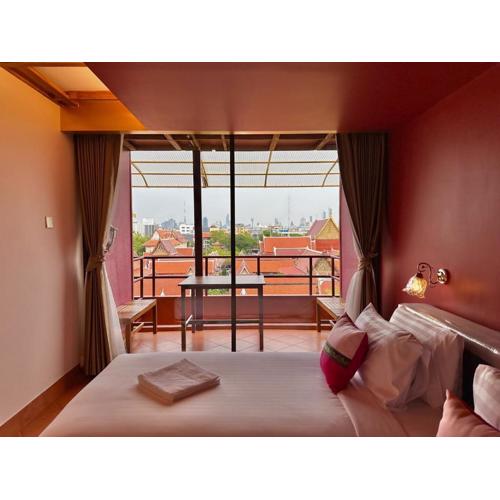 Cha Na Stay at Merry V