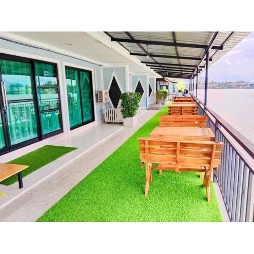 Chaiyai River Front Hotel