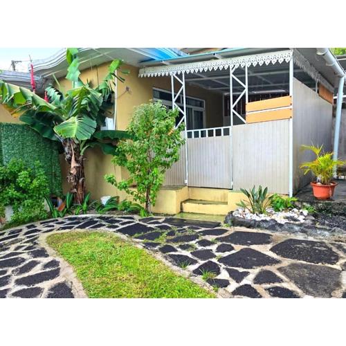 Chaleureuse maison située a 1 minute de la plage