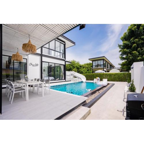 Chalotte Pool Villa Pattaya
