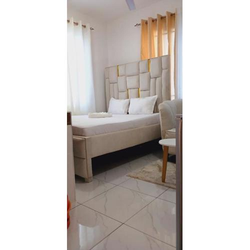 CHARGEPALACE HOMES - HMY PROPERTIES