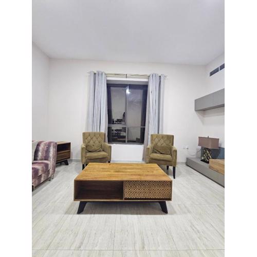 Charm 1BR Bright Living Space