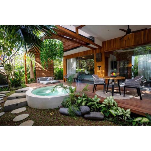 Charming 1BR Wooden Villa in Seminyak