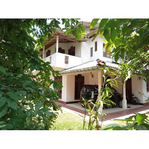 Charming 2-Bed Apartment in Weligama