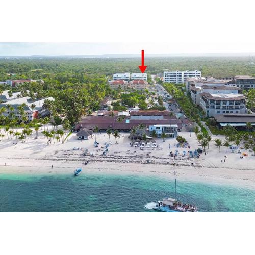 Charming 2 Bedroom Apartment with Pool